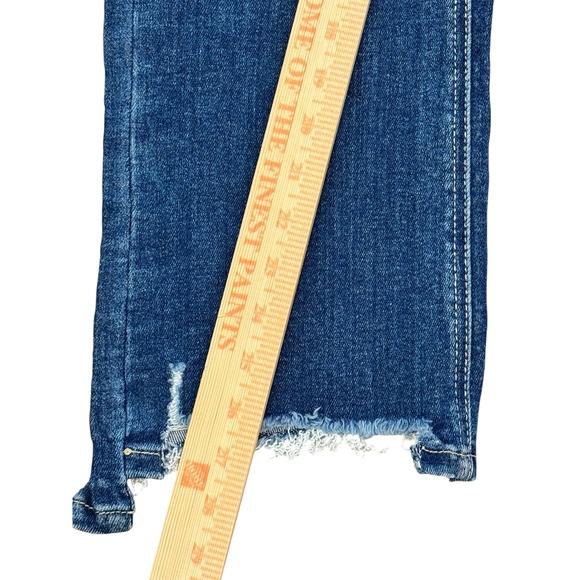 RISEN Jeans Women's Dark Wash Distressed Cropped Flare Denim Jeans Size 3 26W - Picture 10 of 10